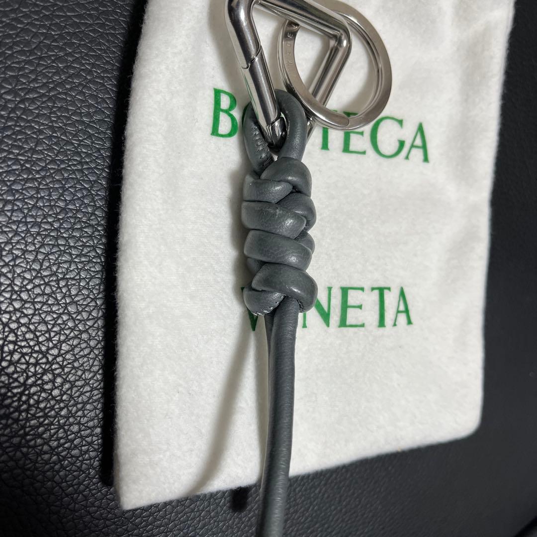 ボッテガヴェネタ トライアングルキーリング グレー