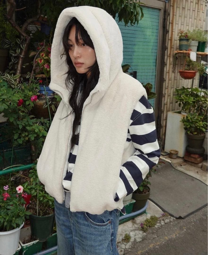 新品 ZARA フード付きフェイクファーベスト Sサイズ