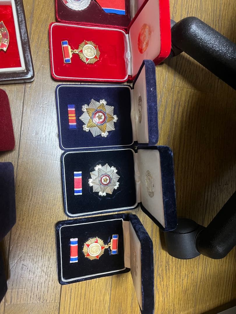 ド*ス様 北朝鮮　勲章メダル