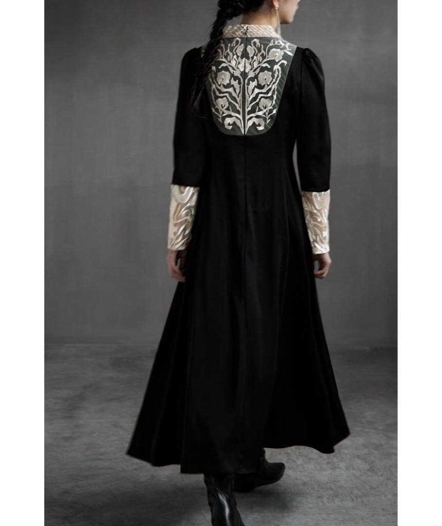 刺繍入りブラックオケージョンドレス