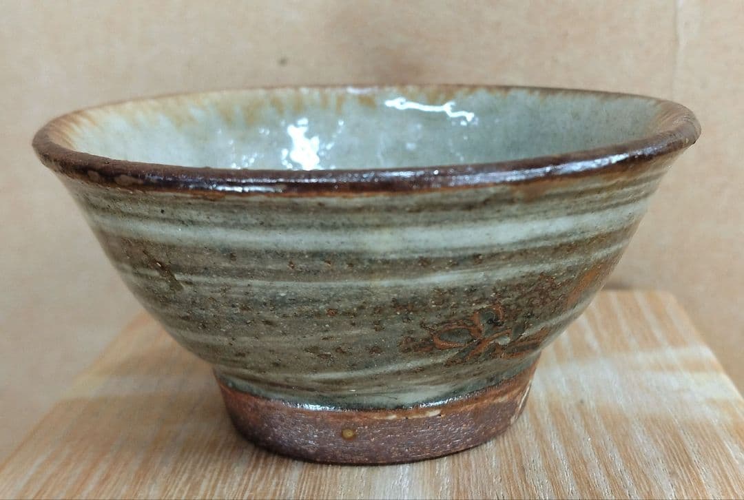 傑作【本物保証】金城次郎 壷屋焼ぐい呑(笑魚文ぐい呑）共箱 栞 人間国宝 美品