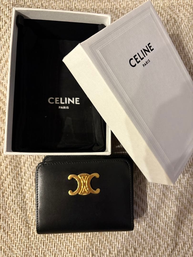 CELINE 二つ折り財布 黒 ゴールドロゴ