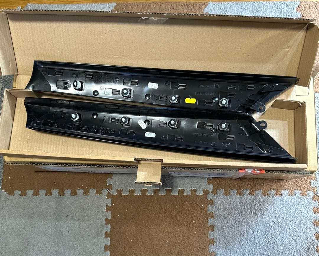 中古品  ミニクーパー 純正品 Aピラー モール カバー 左右セット