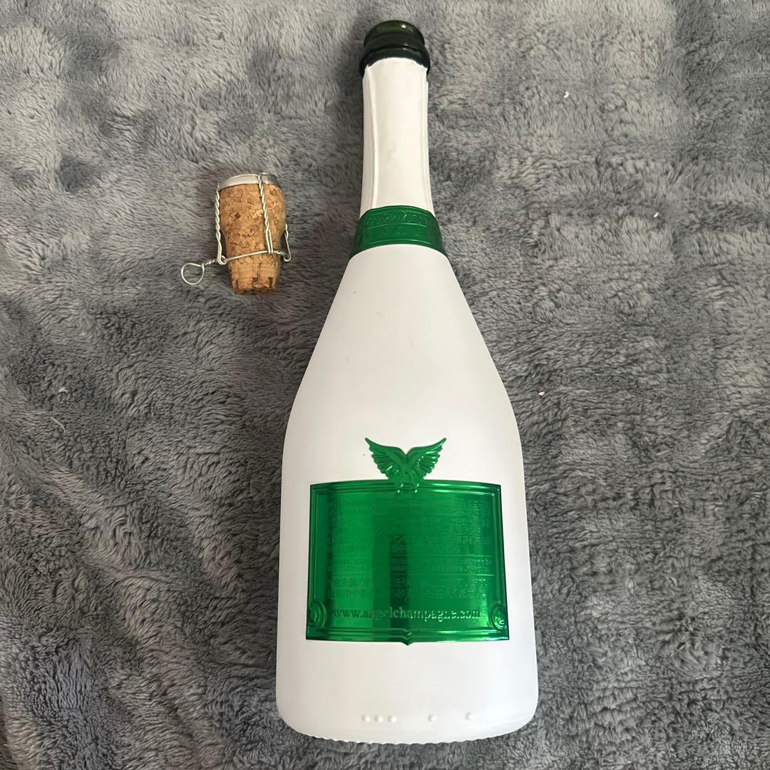 エンジェルシャンパンクリスマスホリデー限定 空き瓶　空箱　チェーン鍵付き　ファー