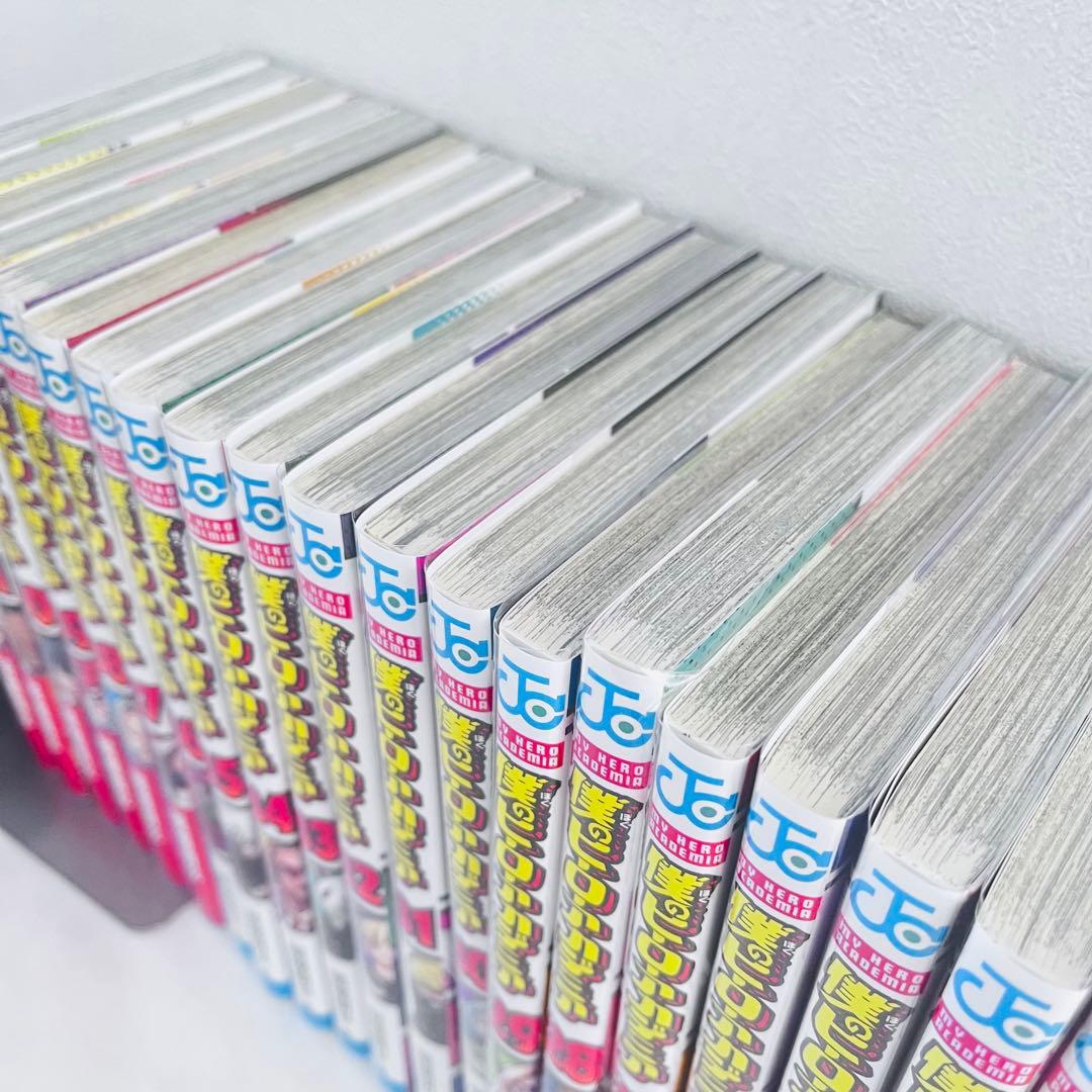 ヒロアカ　全巻セット(1〜42巻) ➕公式キャラブック、ポストカード　おまけ付き