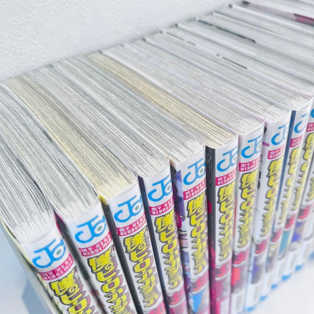 ヒロアカ　全巻セット(1〜42巻) ➕公式キャラブック、ポストカード　おまけ付き