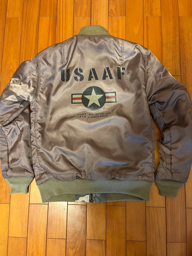 美品　AVIREX40周年　リバーシブル　MA−1 カモ　サイズM