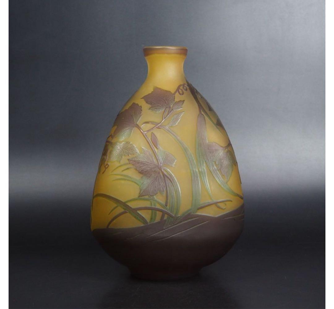 送料無料 時代物　被せガラス蔦葛文扁壺　花文花瓶　高さ23.5ｃｍ　共箱