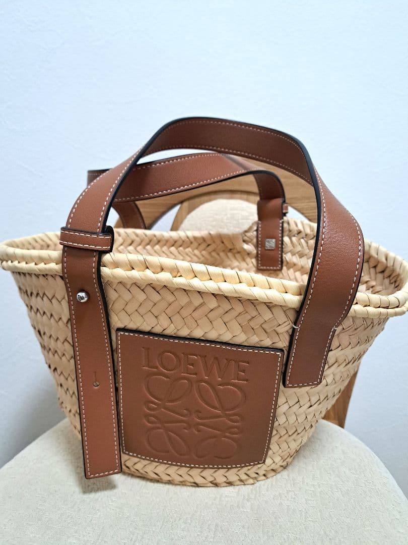 値下げ！新品未使用　保存袋付き　LOEWE ロゴ入りカゴバッグ　スモール