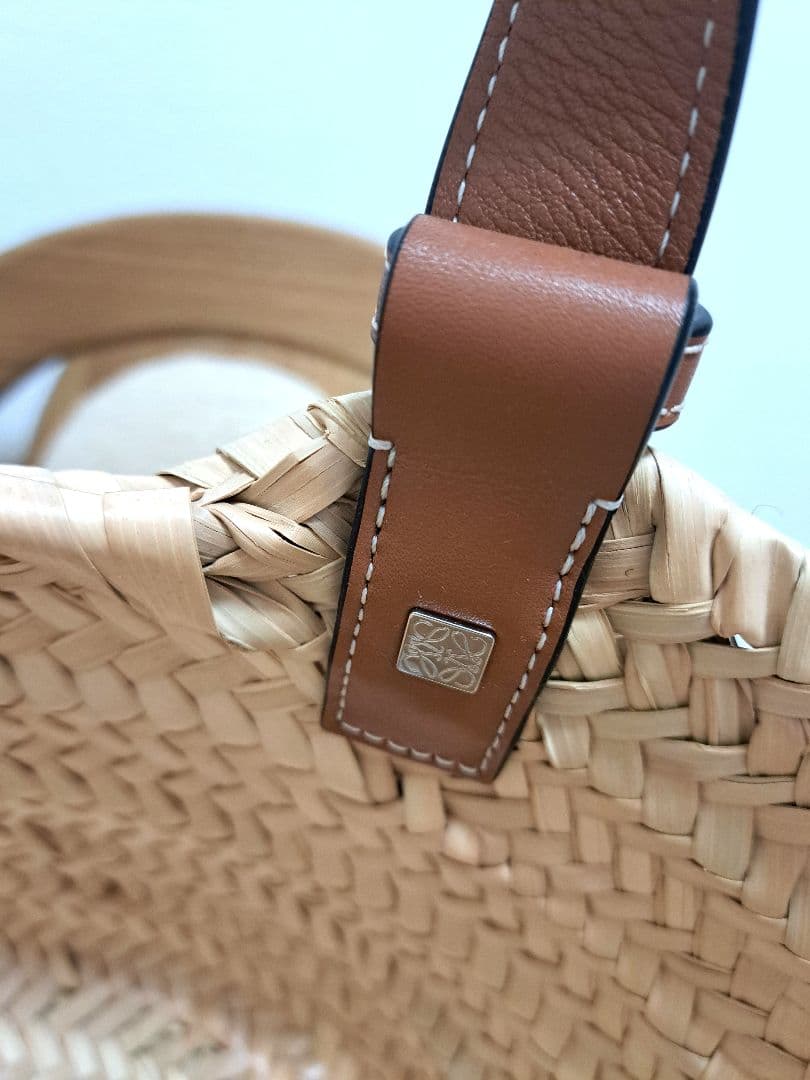 値下げ！新品未使用　保存袋付き　LOEWE ロゴ入りカゴバッグ　スモール