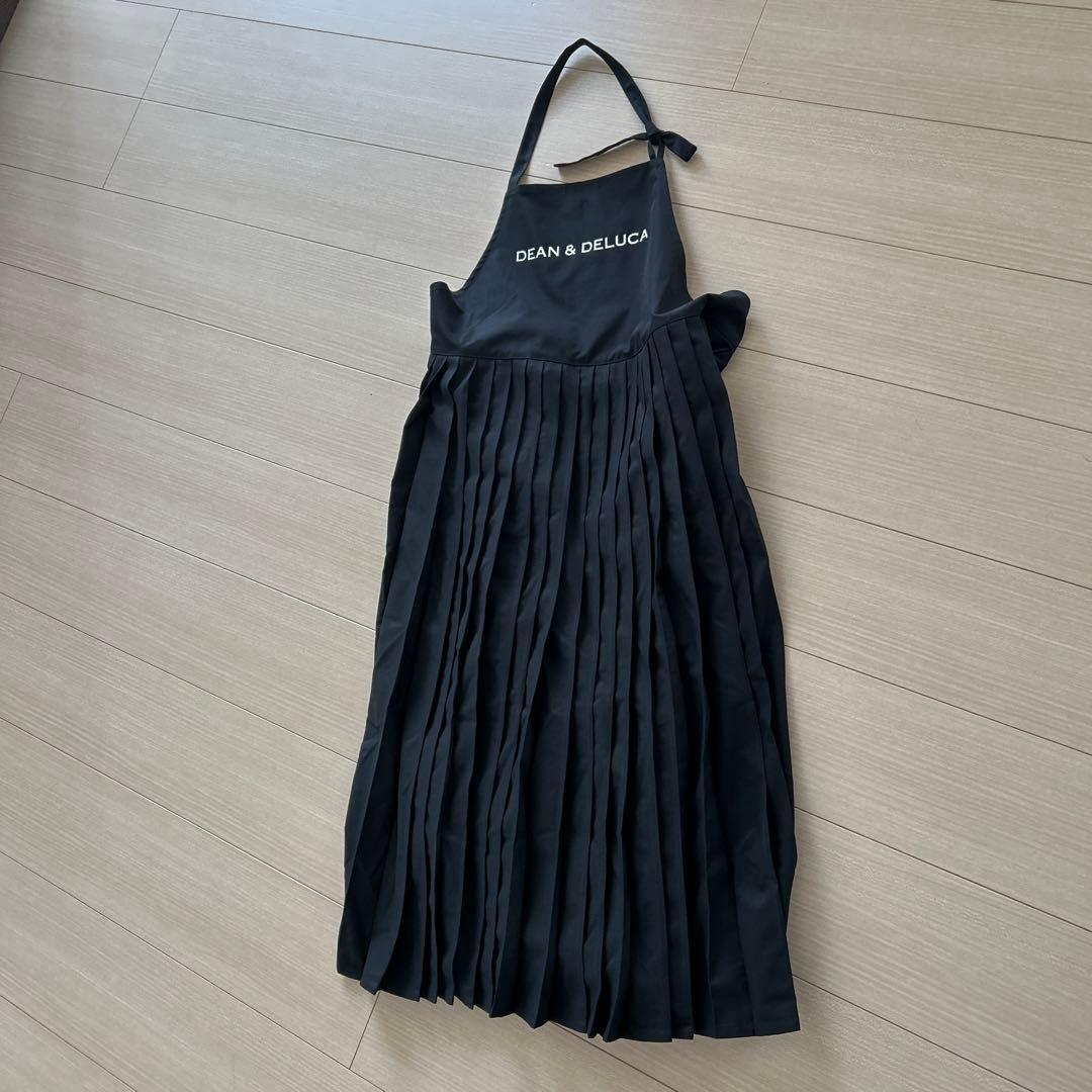 DEAN & DELUCA 黒 プリーツエプロン　タグ付き