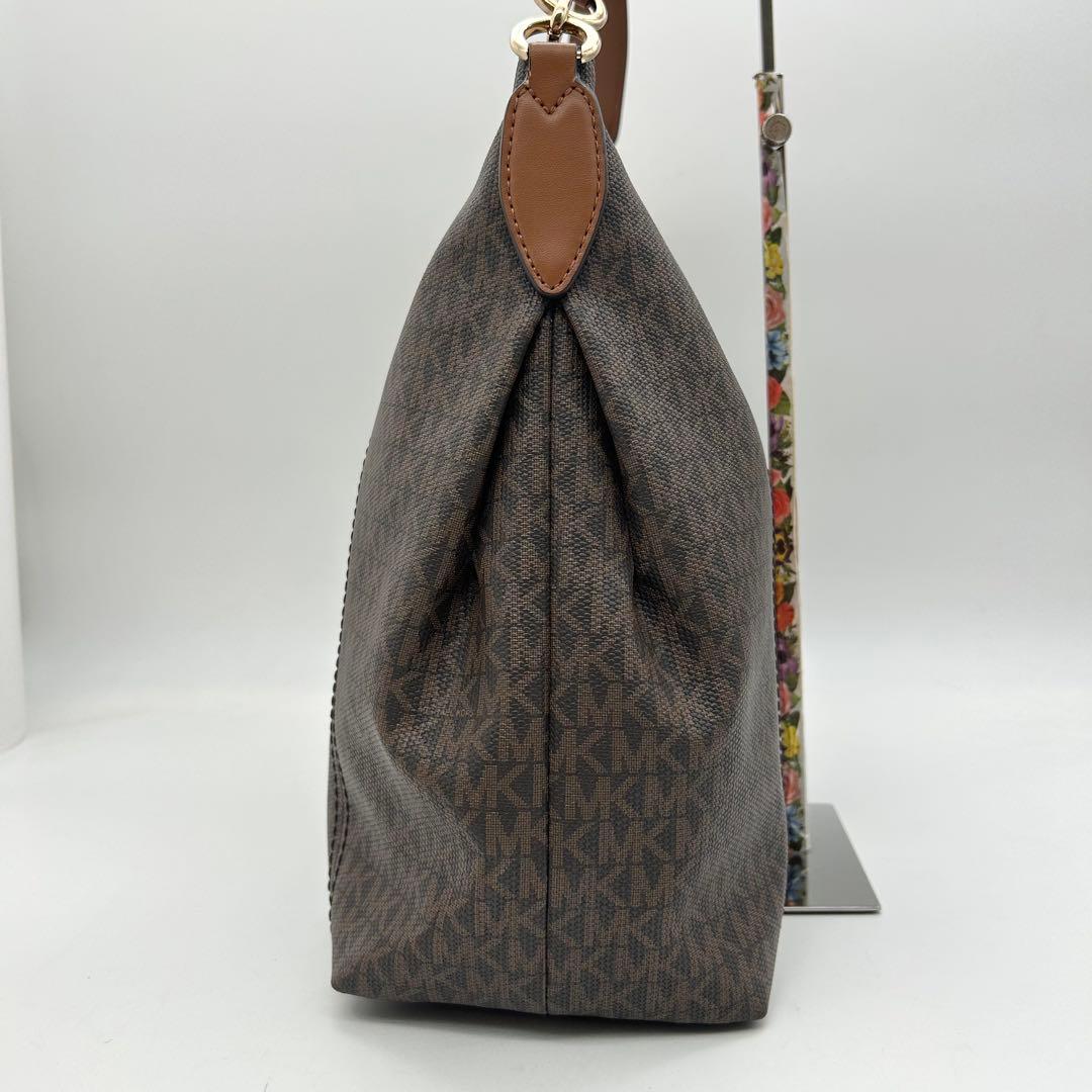 未使用級　マイケルコース　ショルダーバッグ　2way　pvc　MK柄　ロゴ　A4