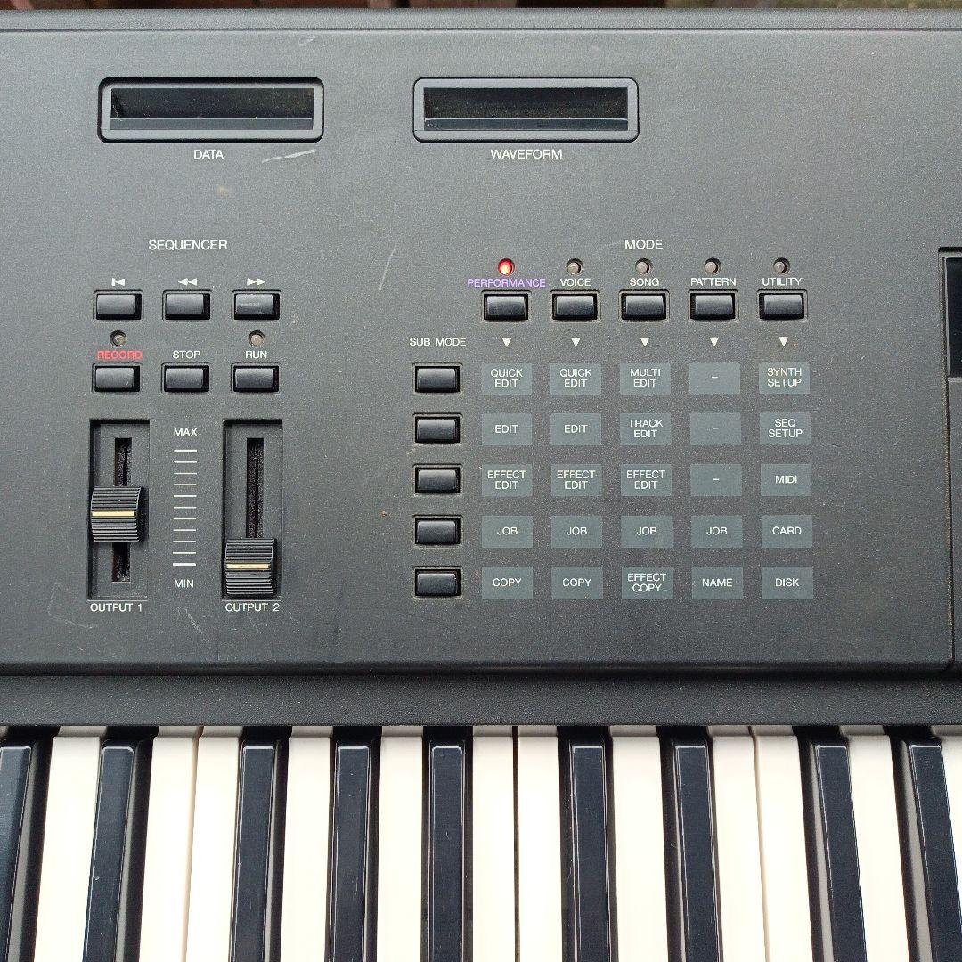 Yamaha SY85　シンセサイザー