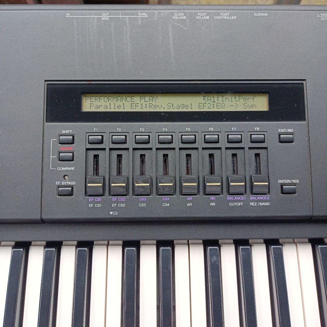 Yamaha SY85　シンセサイザー