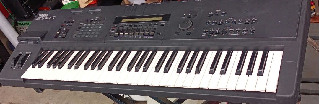 Yamaha SY85　シンセサイザー