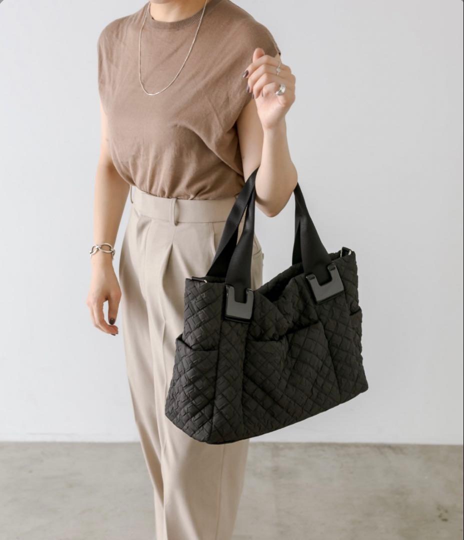 イアパピヨネ《A4可/ショルダー付き》キルティング 樹脂パーツトートバッグ M