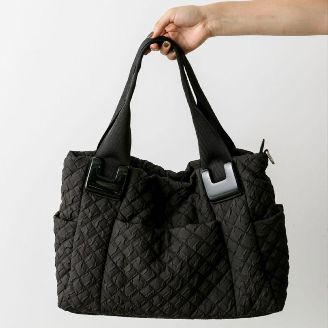 イアパピヨネ《A4可/ショルダー付き》キルティング 樹脂パーツトートバッグ M