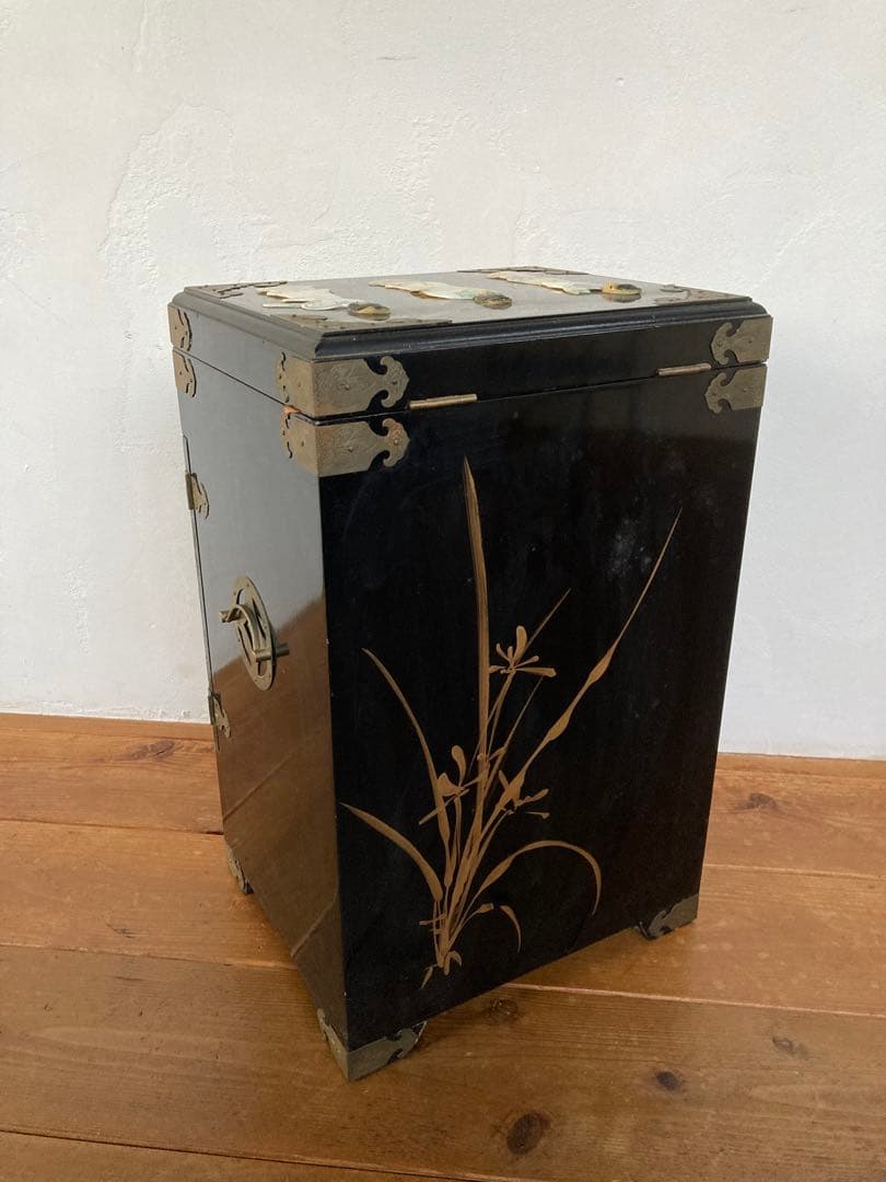 ビンテージ家具 螺鈿細工 観音扉 棚 ビンテージ インテリア螺鈿家具