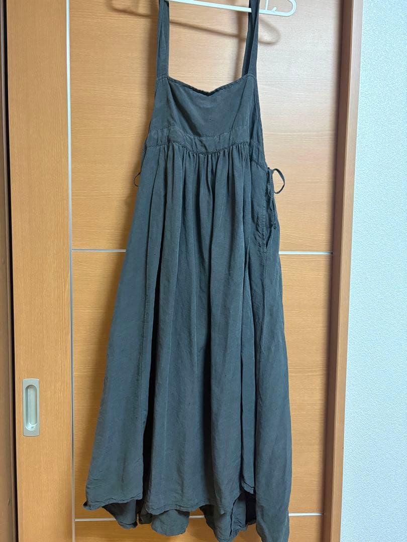 ネストローブ　シルクリネンエプロンワンピース　インクブラック