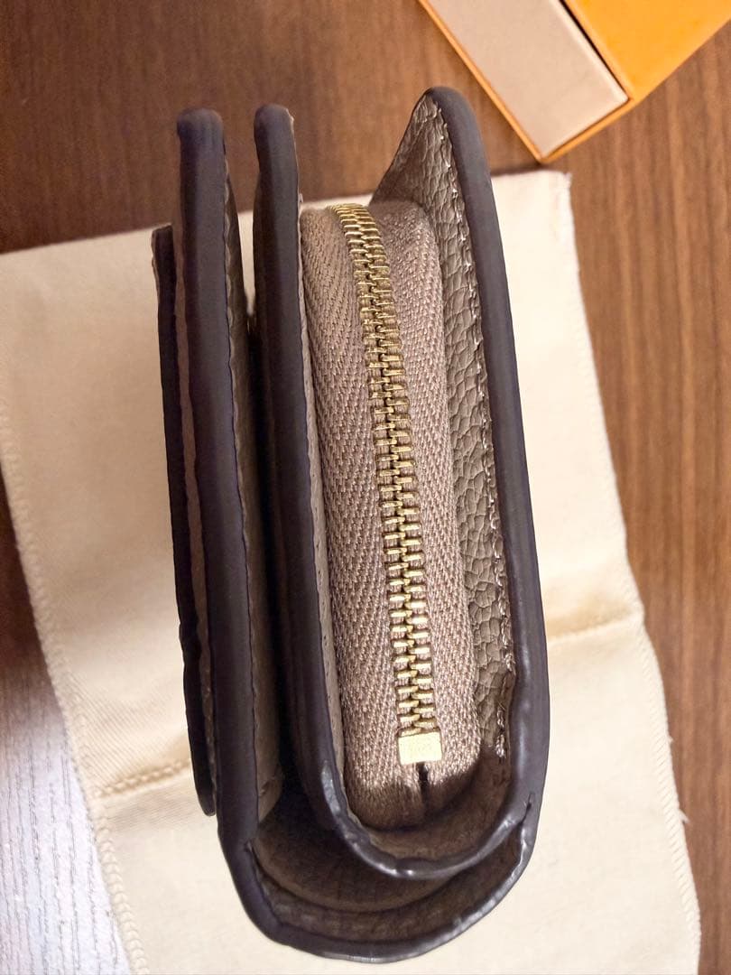 LOUIS VUITTON ポルトフォイユクレア　トゥルトレール