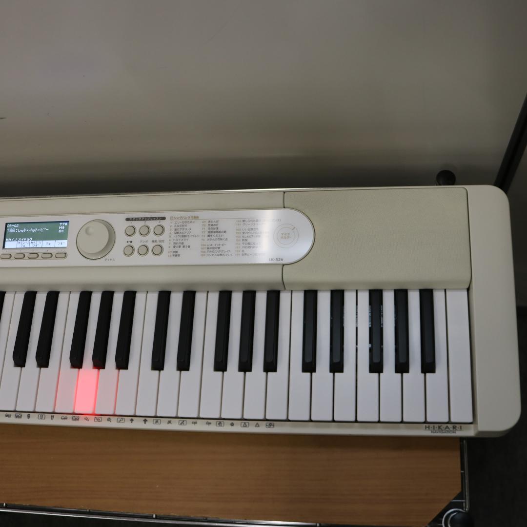 美品 CASIO 電子ピアノ 光ナビゲーション LK-526 2022年製