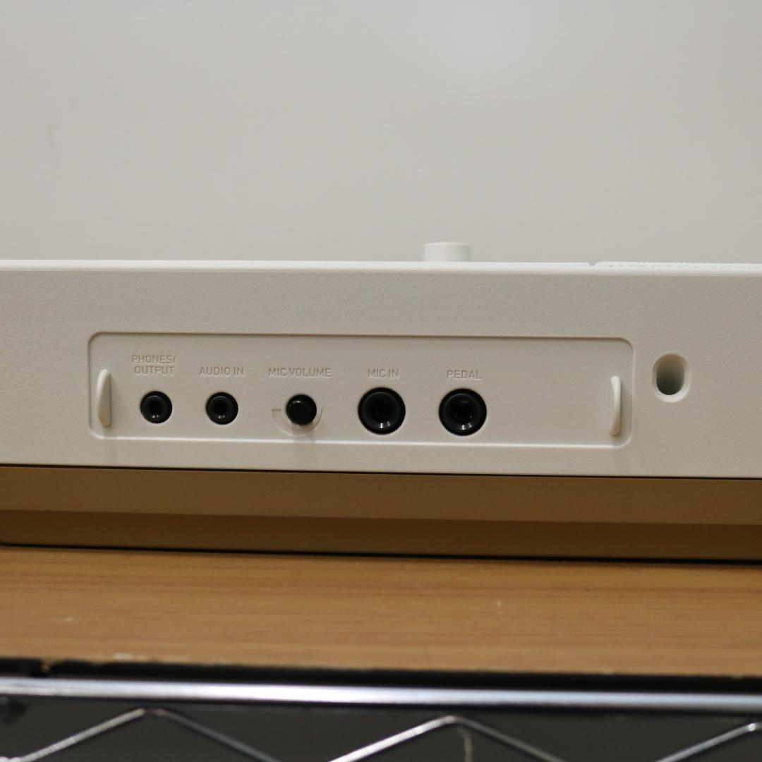 美品 CASIO 電子ピアノ 光ナビゲーション LK-526 2022年製