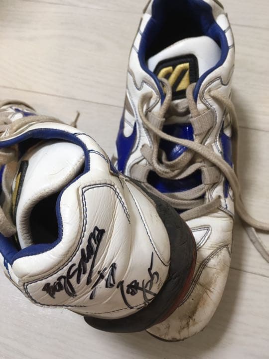 村田修一 直筆サイン入りスパイク 本人使用済