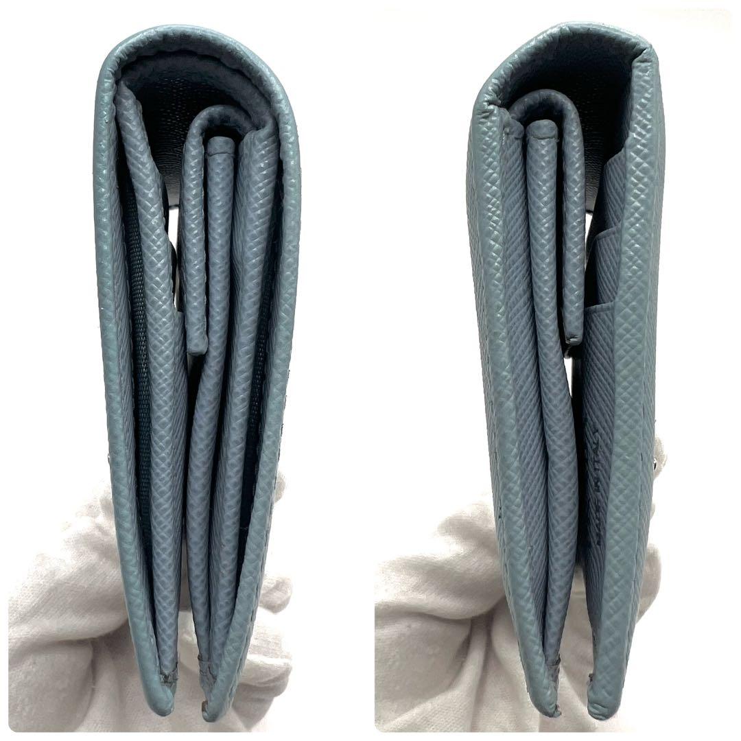 美品/現行✨プラダ 二つ折り財布 三角ロゴ レザー RFID ライトブルー 水色