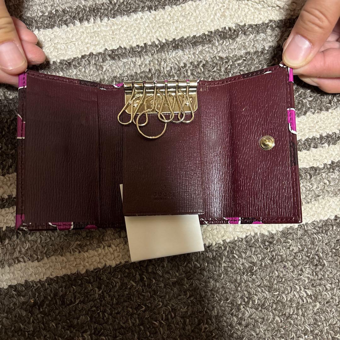 GUCCI ハート柄 レザーキーケース