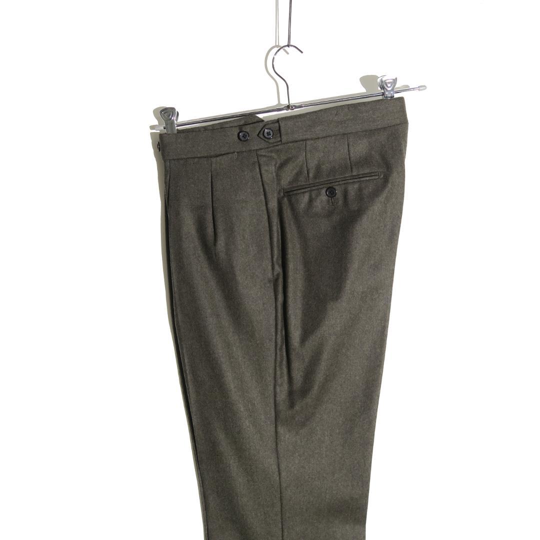 UNITED ARROWS 2タックインプリーツ テーパードトラウザーズ