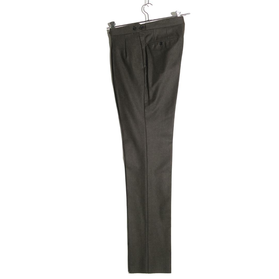 UNITED ARROWS 2タックインプリーツ テーパードトラウザーズ