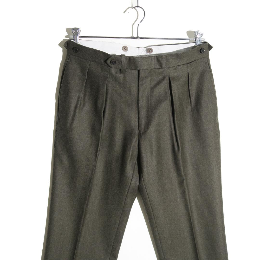 UNITED ARROWS 2タックインプリーツ テーパードトラウザーズ