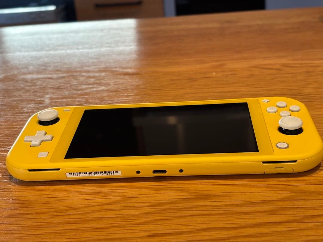 新品　未使用　Nintendo Switch Lite イエロー 本体