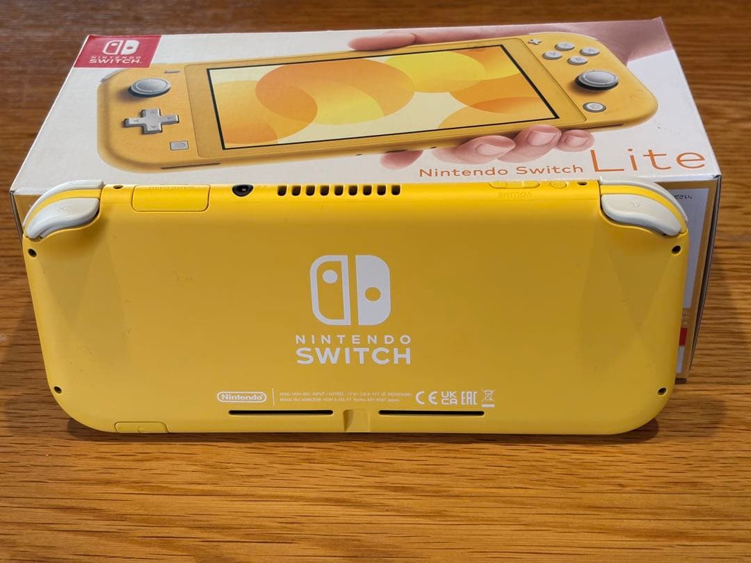 新品　未使用　Nintendo Switch Lite イエロー 本体