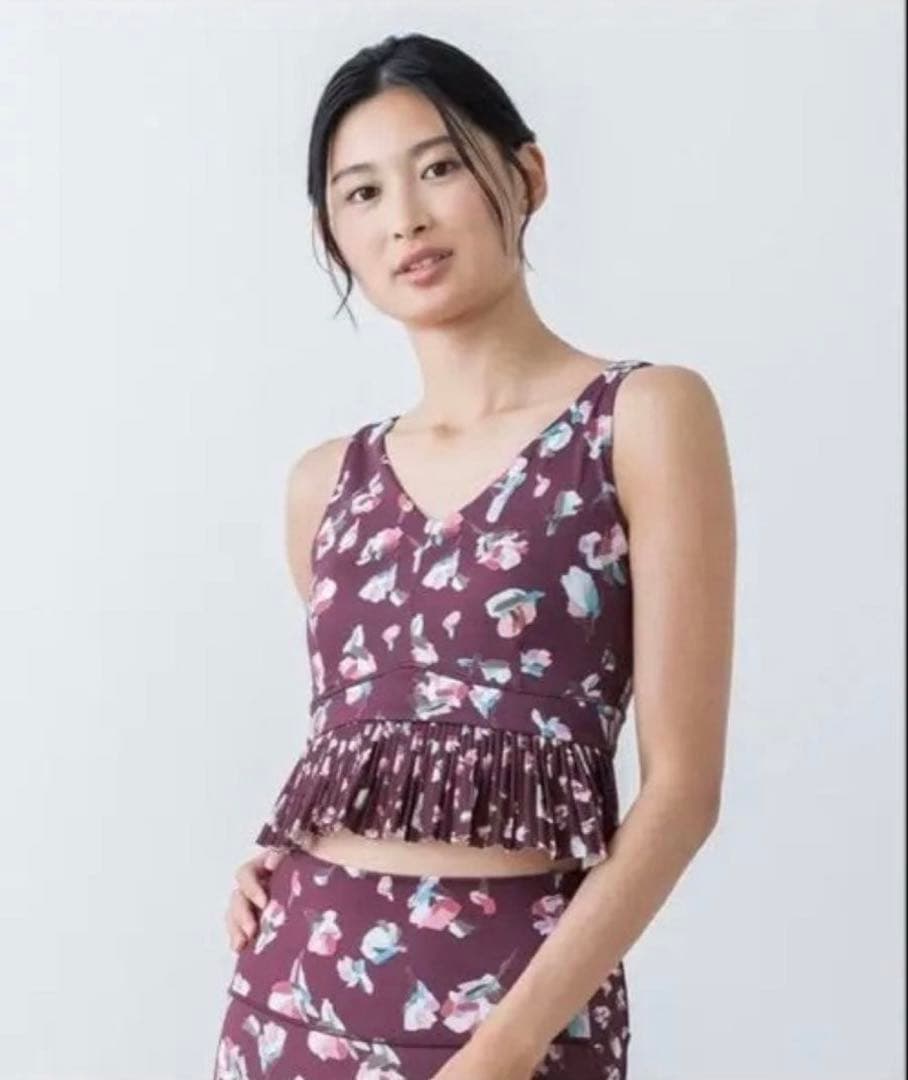 新品タグ付き　SUKALA ローズプリント　タンクトップ　ワイン　Ｌサイズ