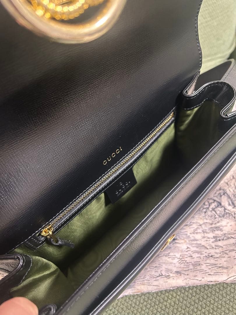 GUCCI ブラックレザーショルダーバッグ