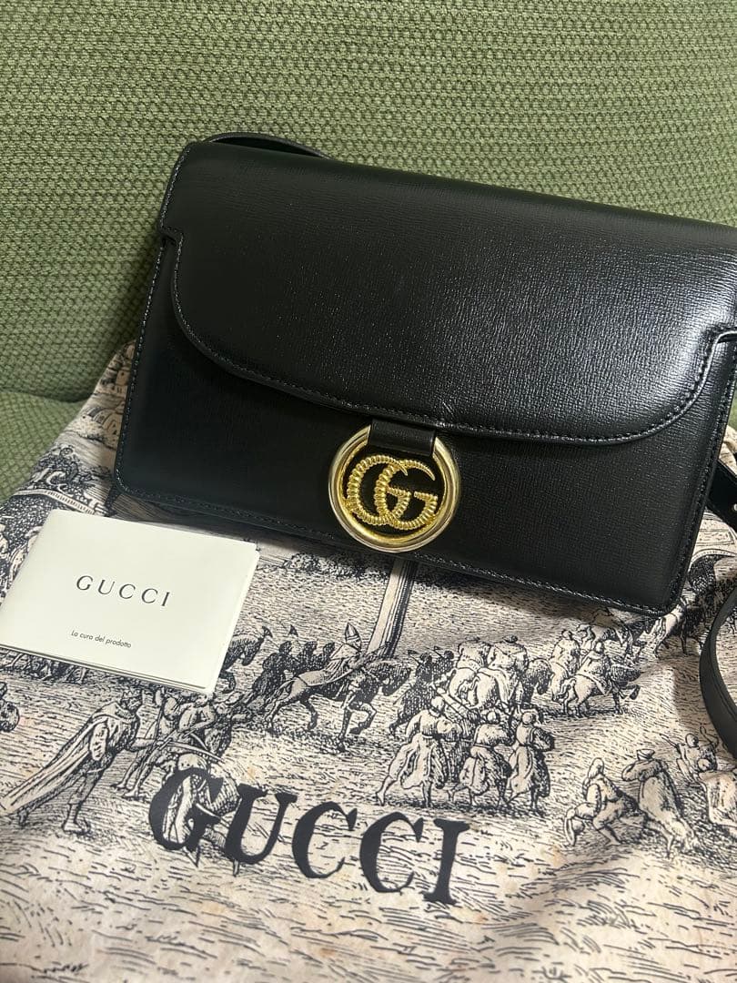GUCCI ブラックレザーショルダーバッグ