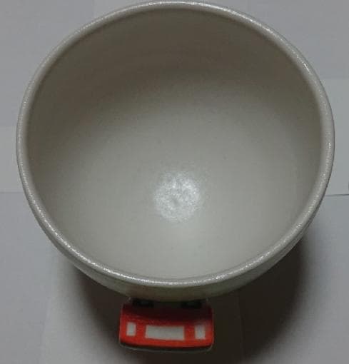 赤いバス取っ手付き陶器茶碗