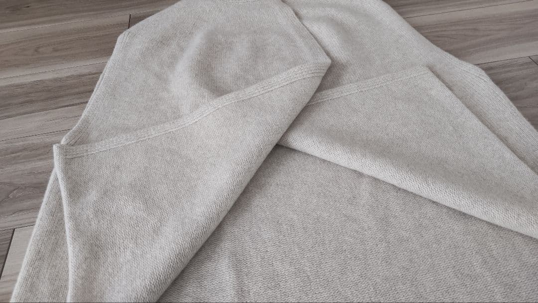 HAU \"lap\" カシミヤウールベスト