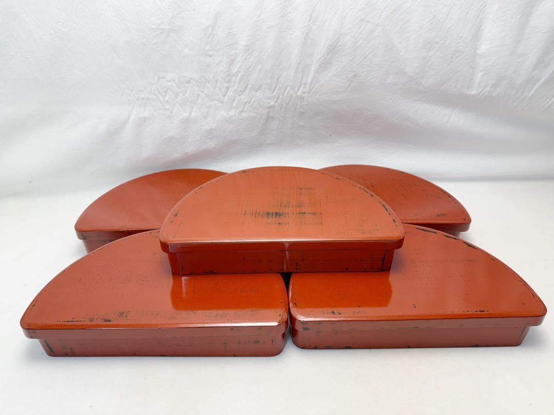 懐石道具 木製 根来塗 半月形 弁当箱5客組 内黒 会席道具 和食器