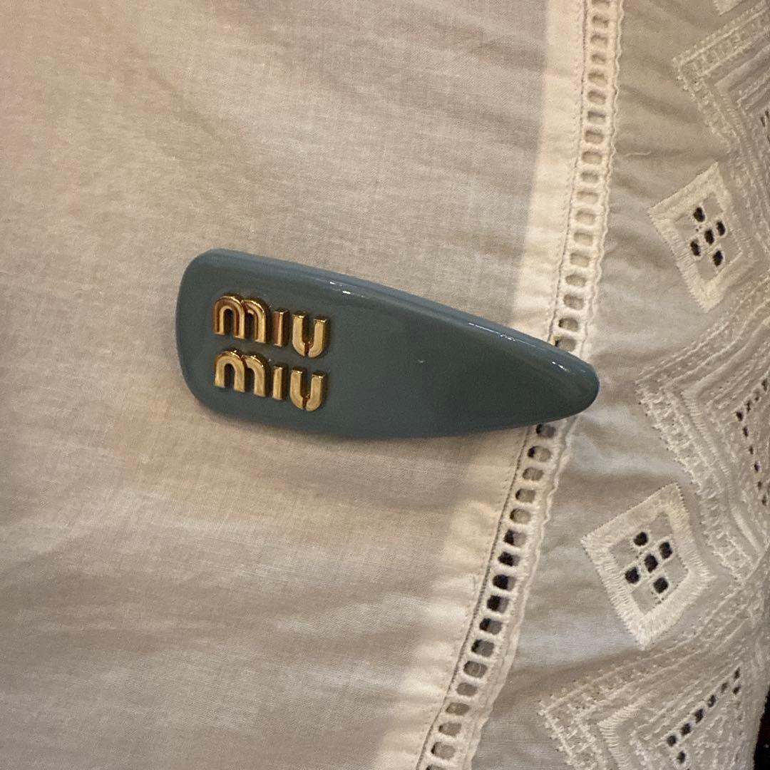 miumiu バレッタ　水色