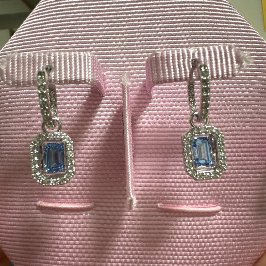 スワロフスキーUNAドロップピアス