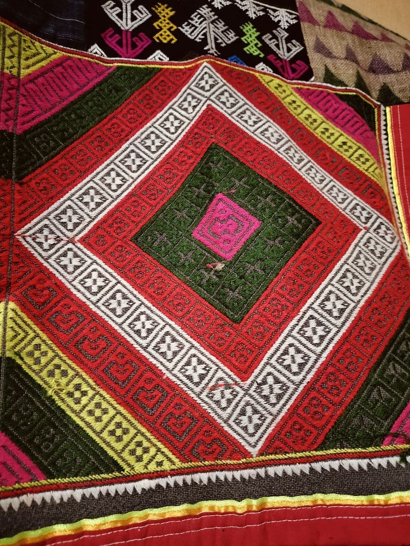 エスニック　ジャケット　モン族古い生地パッチワーク　注文商品　新品　タイ製