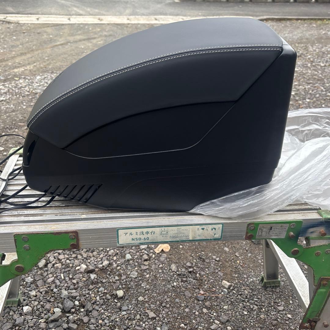 レンジローバー純正肘置き型冷蔵庫