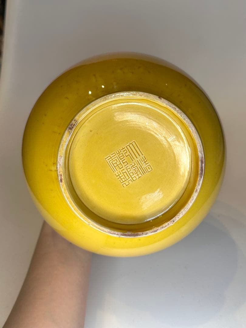 中国　大清乾隆年製　単色釉　黄釉　蒜頭瓶　底款有　古美術　骨董品　收藏品