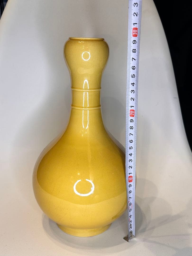 中国　大清乾隆年製　単色釉　黄釉　蒜頭瓶　底款有　古美術　骨董品　收藏品