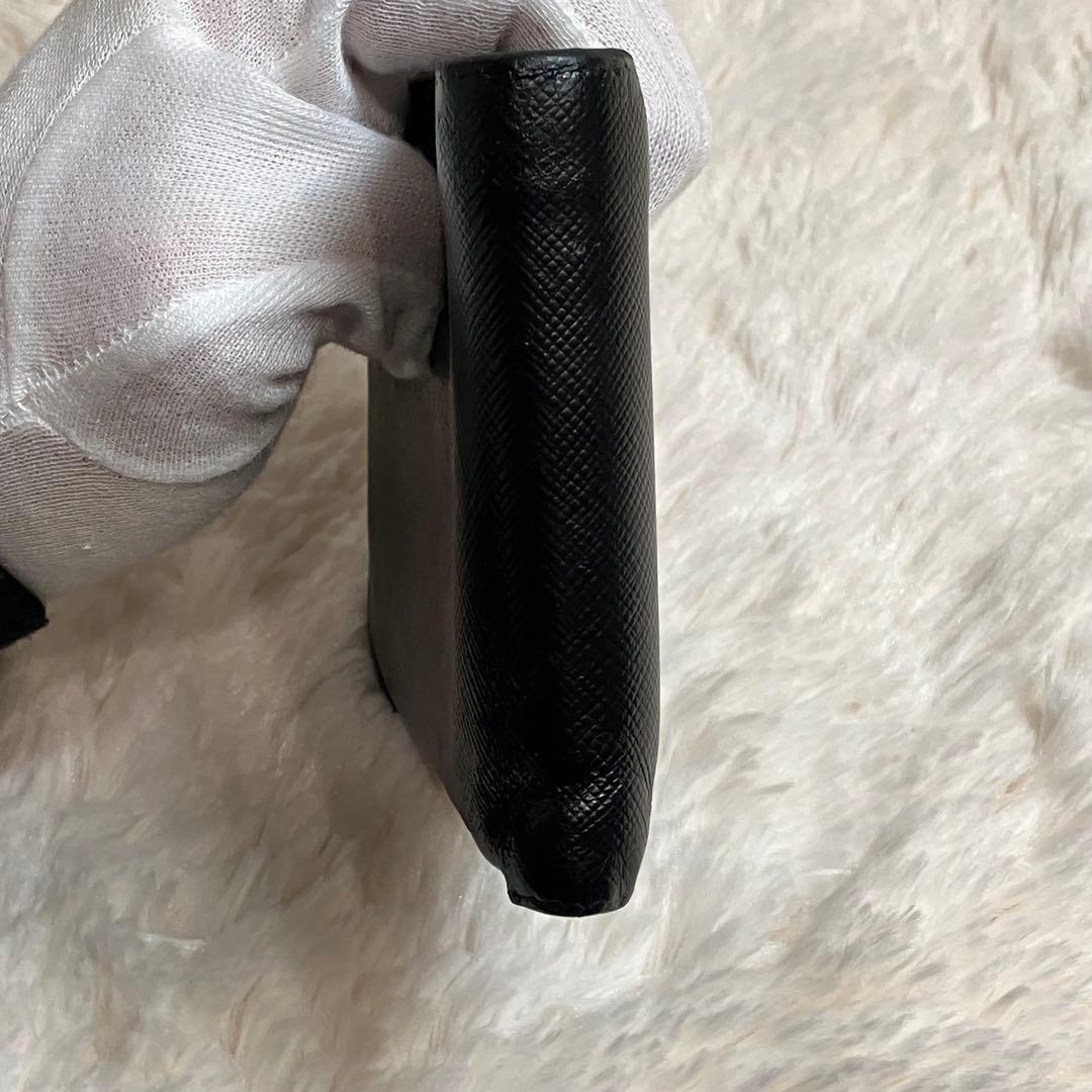 ✨美品✨ PRADA サフィアーノ 二つ折り財布 フィアーノレザー 黒