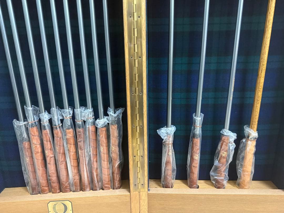 クイーンエリザベス二世号のプロペラから造ったゴルフクラブセット(化粧箱付き)