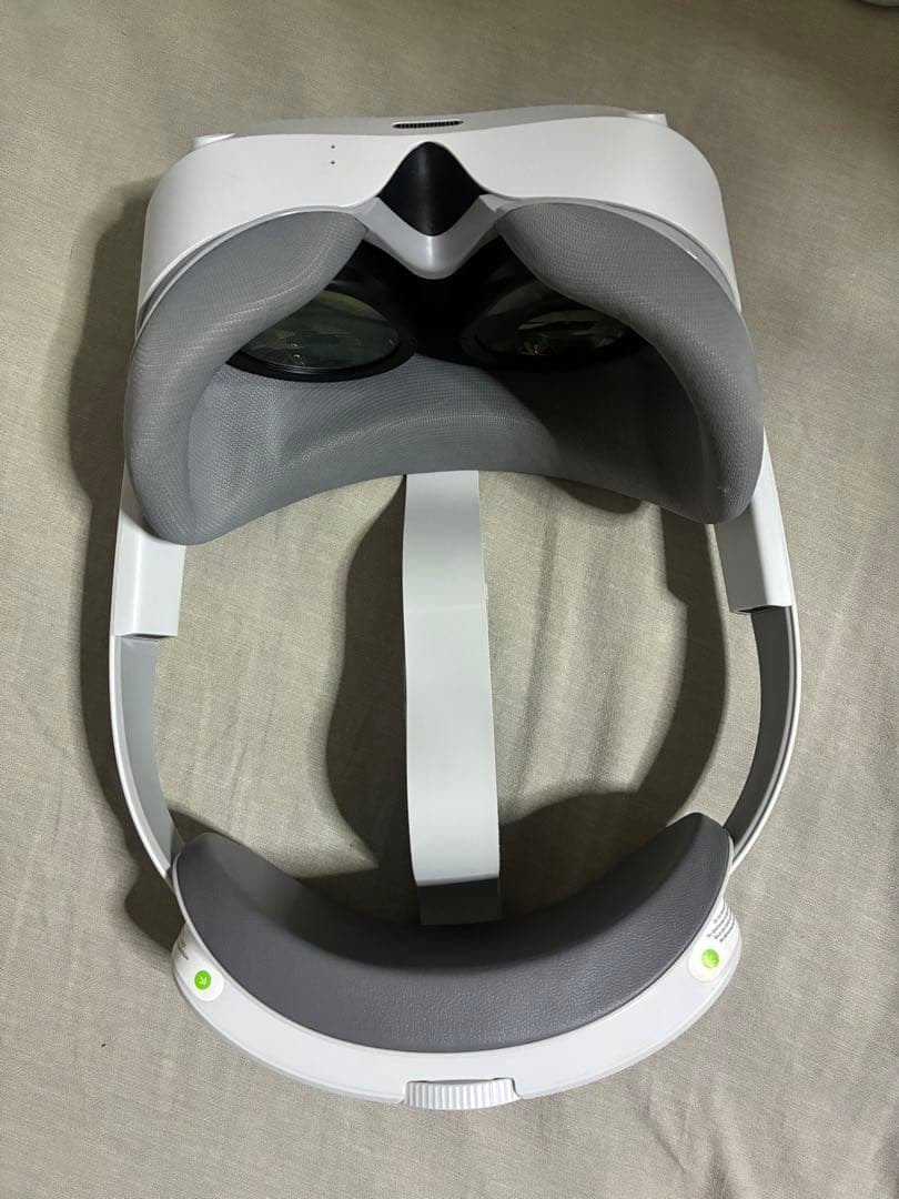 PICO 4 Ultra モーショントラッカー付属