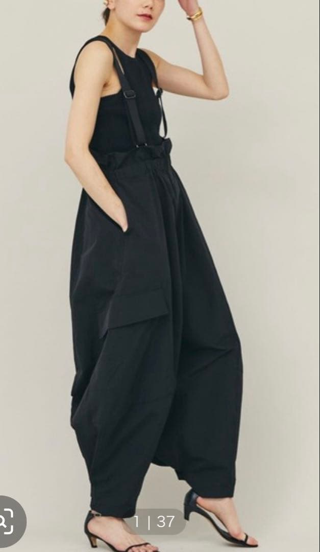 出品9/7まで　Curensology サロペットパンツ　黒